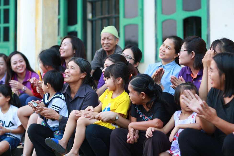 TPBank trao quà và cùng vui đùa với các thành viên trong mái ấm Vinh Sơn thuộc tu viện Đa Minh – Trực Ninh – Nam Định