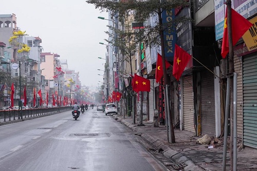 Đường phố Hà Nội, Sài Gòn bình yên ngày mùng 1 Tết - Ảnh 2