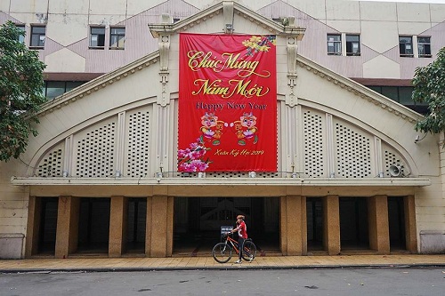 Đường phố Hà Nội, Sài Gòn bình yên ngày mùng 1 Tết - Ảnh 4