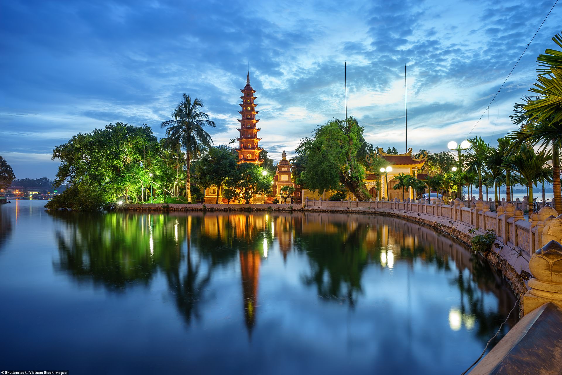 Chùa Trấn Quốc nằm giữa lòng thủ đô Hà Nội. Ngôi chùa này có từ thế kỷ 6 và là điểm hút khách du lịch.