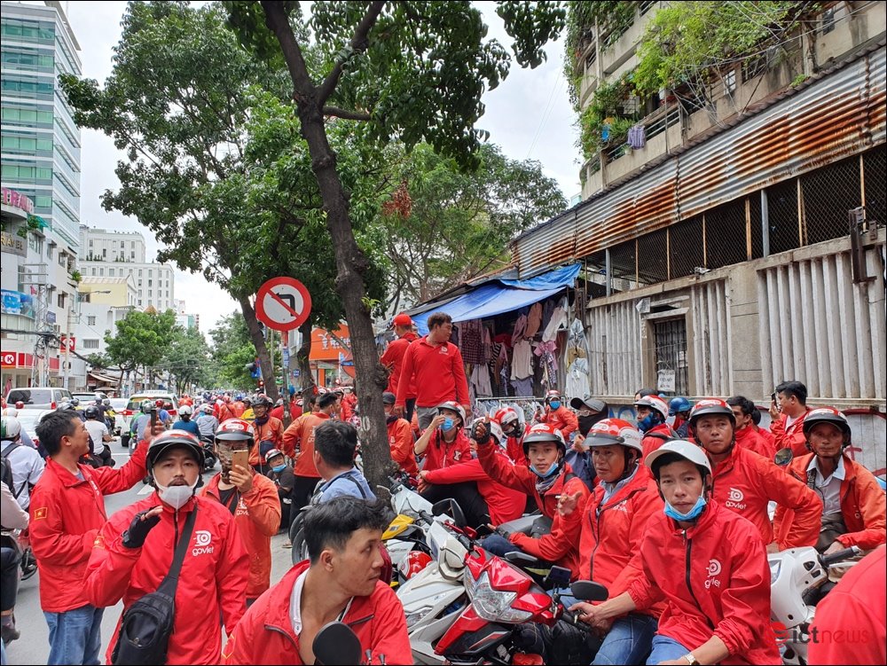 Tài xế Go-Viet đình công trên đường Nguyễn Đình Chiểu TP.HCM. (Ảnh: Hải Đăng/ICTNews).