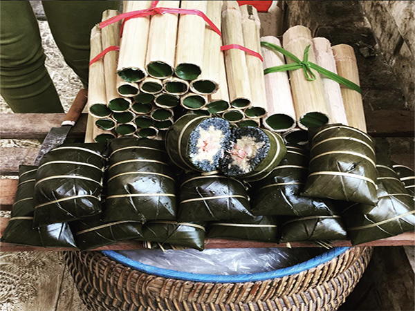 Bánh chưng cẩm Lạng Sơn có giá giao động từ 50.000 - 80.000 đồng.