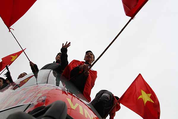 Đoàn Văn Hậu một ngôi sao đang lên của nền bóng đá Việt Nam hào hứng trước tình yêu của người hâm mộ.