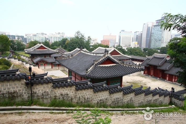 Đây là một trong 5 đại cung điện được các triều đại vua Joseon xây dựng.
