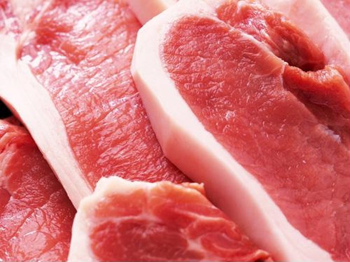 Có thể nhận biết thịt lợn có chứa chất tạo nạc qua màu sắc, độ đàn hồi và lớp mỡ của thịt lợn (Ảnh: zing.vn)