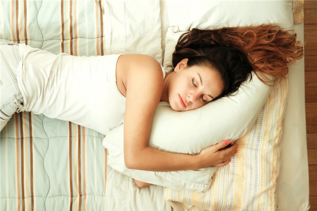 Ngủ nhiều gây suy giảm sức khỏe và tuổi thọ (Ảnh minh họa)