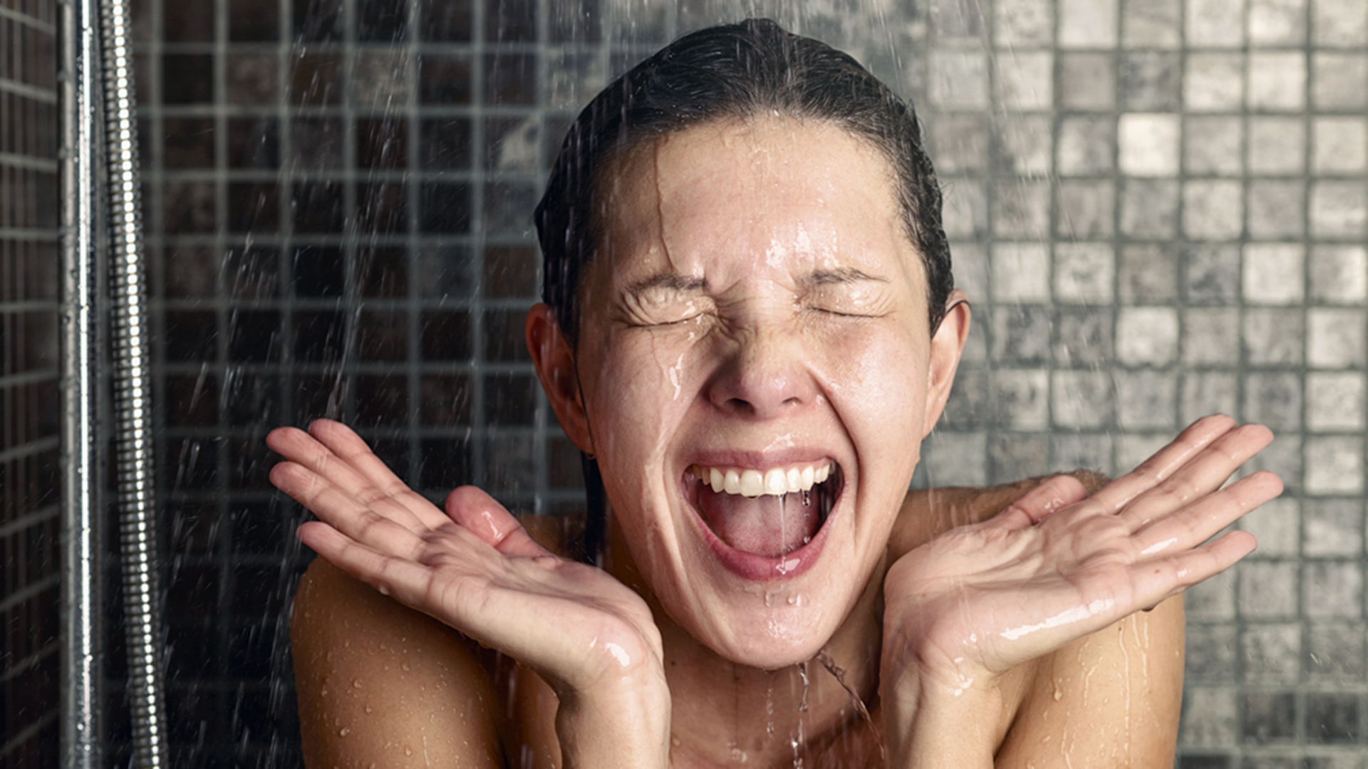 Tắm nước lạnh vào buổi sáng có thể làm co giãn mạch quá mức gây nên cơn đột quỵ. Ảnh minh họa