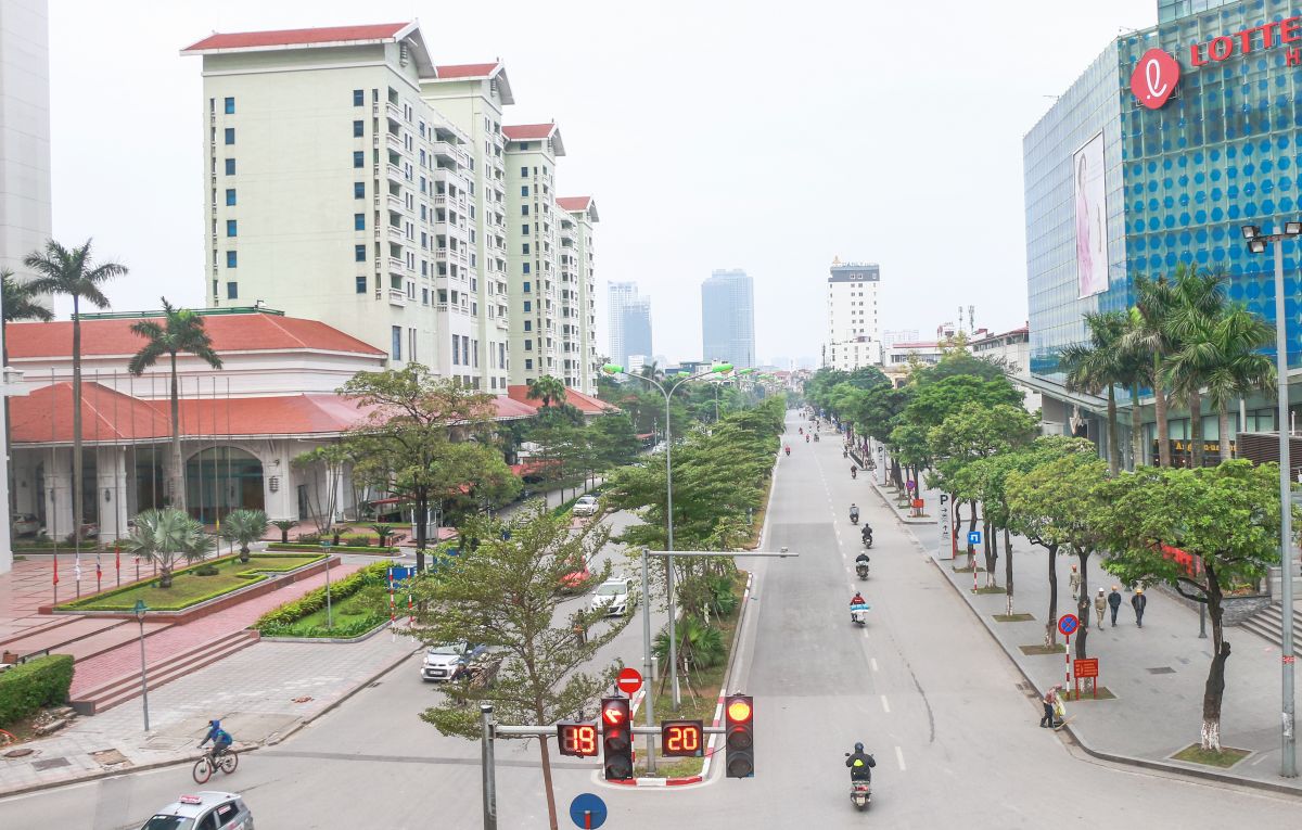 Trái với hình ảnh đông đúc hàng ngày thì đường phố Hà Nội ngày đầu năm mới 2019 lại vắng vẻ, bình yên khác lạ.