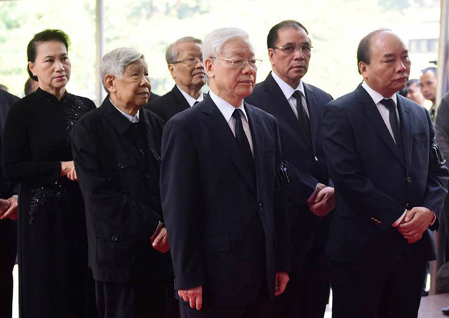 Tổng bí thư Nguyễn Phú Trọng, Thủ tướng Nguyễn Xuân Phúc dẫn đầu đoàn lãnh đạo Đảng, Nhà nước vào viếng nguyên Tổng bí thư Đỗ Mười trong ngày hôm qua (6/10) 
