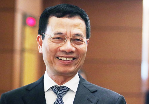 Sáng 24/10, Quốc hội đã phê chuẩn việc bổ nhiệm ông Nguyễn Mạnh Hùng giữ chức vụ Bộ trưởng Bộ Thông tin và Truyền thông với đa số phiếu đồng ý.