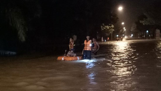 Thành phố Hồ Chí Minh và các tỉnh Nam Bộ đang gồng mình chống bão số 9