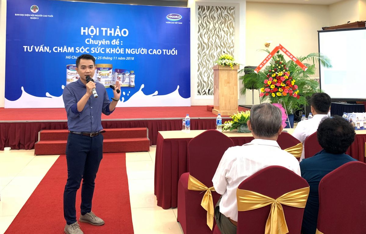 Ông Nguyễn Hữu Tuấn – Trưởng ban ngành hàng Sữa bột phát biểu trong hội thảo