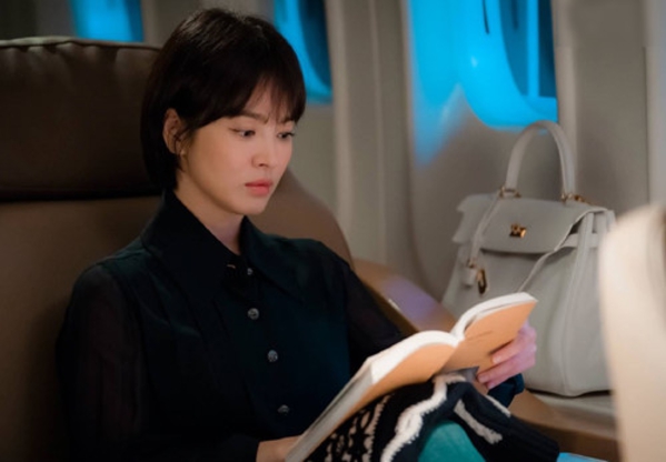 Tạo hình của Song Hye Kyo trong bộ phim mới nhất Encounter đóng cặp cùng Park Bo Gum.