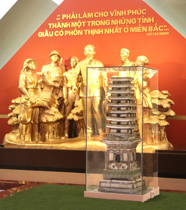  Tháp gốm men chùa Trò (Niên đại: Thế kỷ XIV, hiện lưu giữ tại Bảo tàng tỉnh Vĩnh Phúc). 