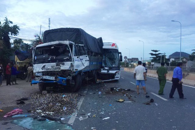  Vụ đâm xe liên hoàn trên QL1 đoạn Phan Rang - Phan Thiết (Bình Thuận) làm 2 người chết, 7 người bị thương. 
