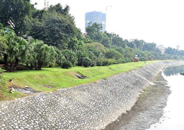 Toàn bộ cảnh quan dọc bờ sông Tô Lịch chỉ thời gian ngắn nữa sẽ biến thành đường phố.