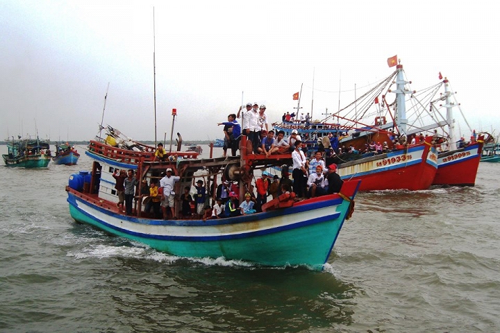Sẽ xử lý nghiêm mọi hành vi dùng tàu chở hàng để chở du khách trong các dịp lễ hội sông nước đầu năm. Ảnh: TL