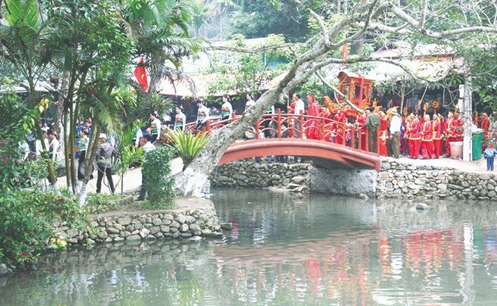 Lễ hội rước thần Cá, làng Lương Ngọc, xã Cẩm Lương, huyện Cẩm Thủy
