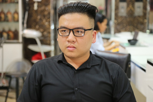 Anh Lê Văn Minh sau khi cắt tóc xong được nhận xét là một phiên bản khác của ông Kim Jong-un.
