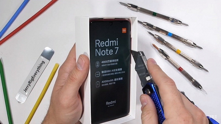 Xiaomi cho biết Redmi Note 7 được phủ kính cường lực Gorilla Glass 5.