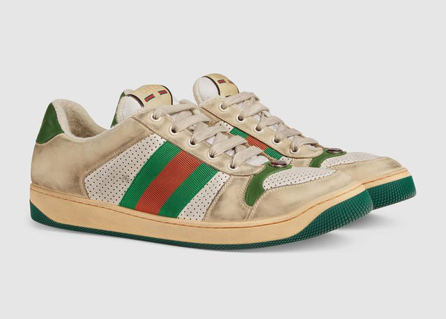 Còn hãng giày nổi tiếng Gucci hiện đang bán một đôi sneaker trông cực kỳ cũ kỹ với mức giá khá lố bịch.