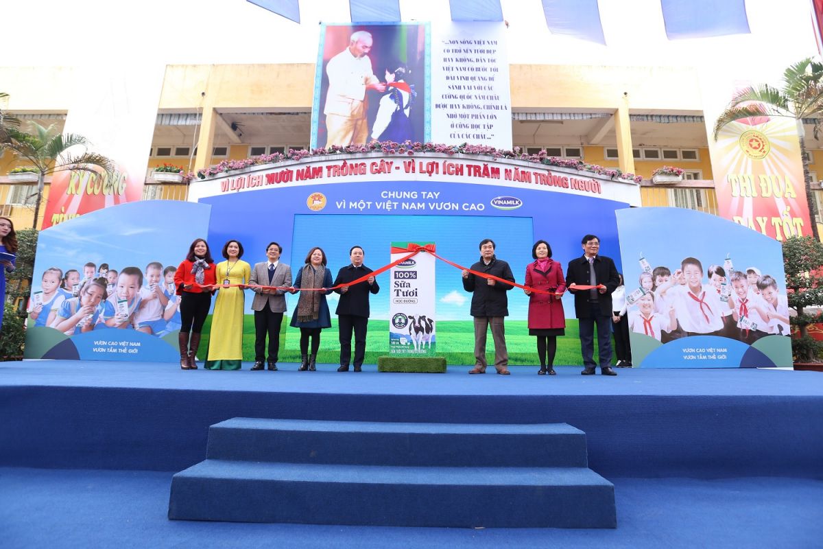  Sau hơn 2 tháng Chương trình Sữa học đường của Hà Nội chínhp/thức triển khai tại các trường mầm non, tiểu học, trên địa bàn thành phố Hà Nội đã có trên 87% học sinh đăng ký