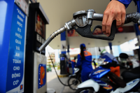 Vì sao giá xăng dầu đồng loạt tăng 