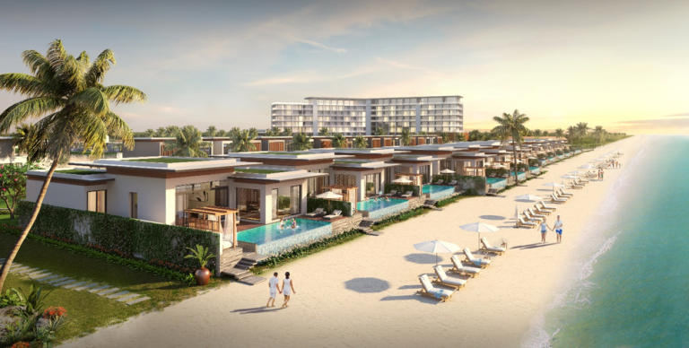 Một góc bãi biển riêng tư dành cho chủ nhân của Mövenpick Resort Waverly Phú Quốc