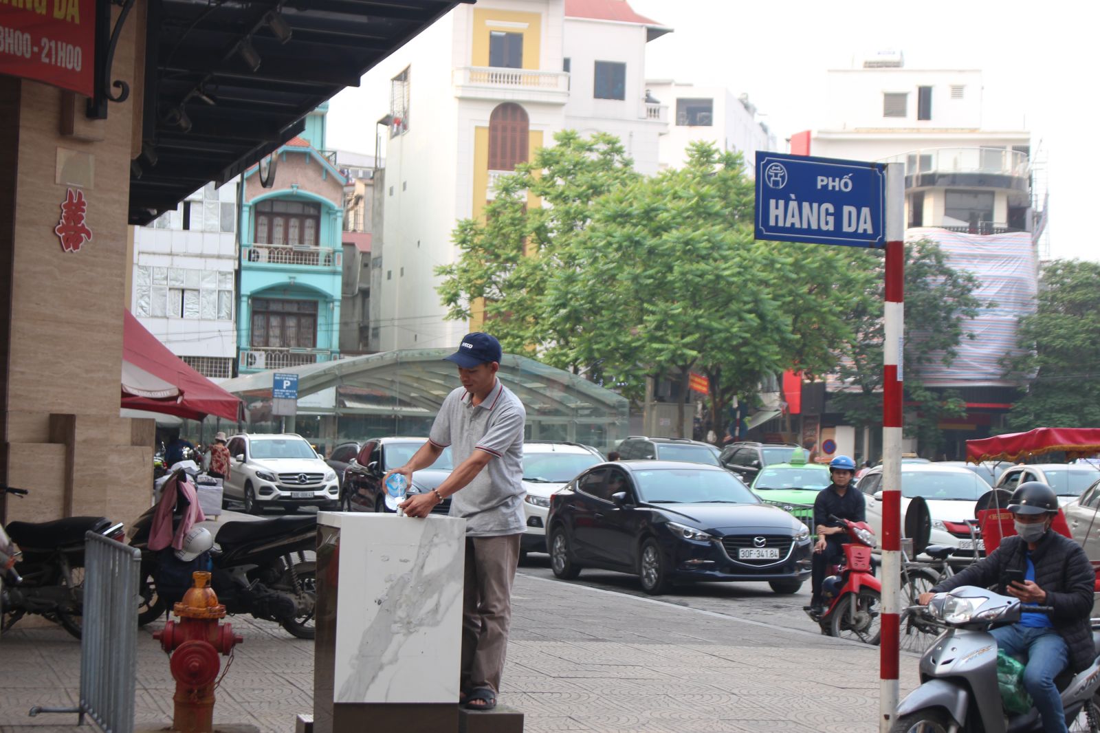 Trụ uống nước tại phố Hàng Da.