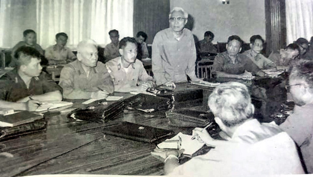  Hội nghị giao nhiệm vụ cho các đơn vị quân tình nguyện Việt Nam tham gia giúp Campuchia lật đổ chế độ diệt chủng Pôn - Pốt tại TP. Hồ Chí Minh ngày 4/1/1979. 