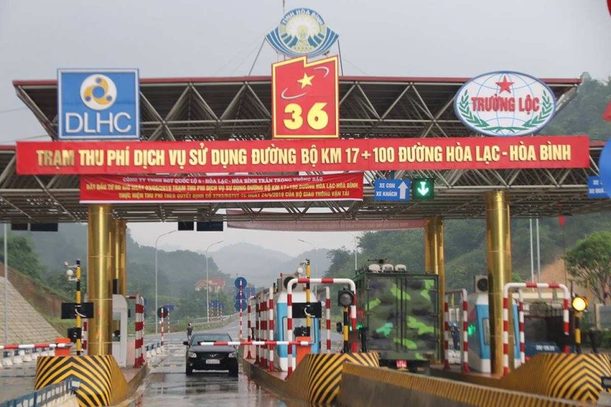 Trạm thu phí BOT Nam Bình Định trên quốc lộ 1 đoạn qua thị xã An Nhơn. Ảnh: M.Hoàng.