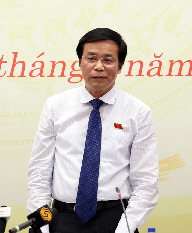  Tổng thư ký Quốc hội Nguyễn Hạnh Phúc thông tin với báo giới về kỳ họp thứ 7, Quốc hội khóa XIV. 