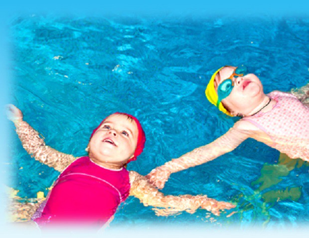 Cần trang bị cho trẻ đầy đủ các vận dụng cần thiết khi bơi. Ảnh minh họa