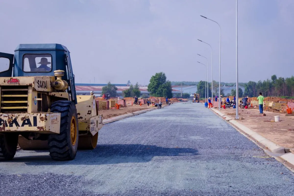 Cơ sở hạ tầng dự án Tân Phước Khánh Village đang dần hoàn thiện (website: http://tanphuockhanhvillage.vn).