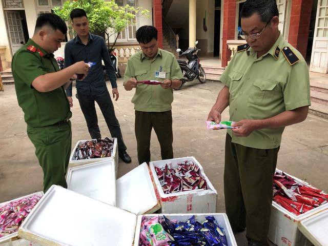 Cục Quản lý thị trường tỉnh Lạng Sơn bắt giữ 3.750 que kem có nguồn gốc Trung Quốc. Ảnh: Cục QLTT tỉnh Lạng Sơn.