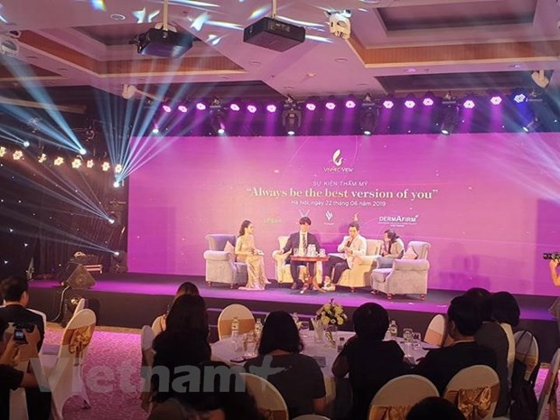 Chuyên gia làm đẹp nổi tiếng Hàn Quốc tư vấn thẩm mỹ cho phụ nữ Việt