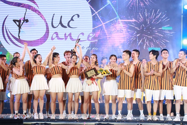 Đội DUE DANCE giành Giải Nhất của cuộc thi nhờ phần thi xuất sắc.