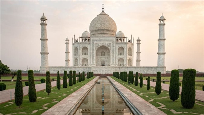 Lăng Taj Mahal ở Ấn Độ được xây dựng từ đá cẩm thạch trắng được biết đến là biểu tượng tình yêu nổi tiếng thế giới.