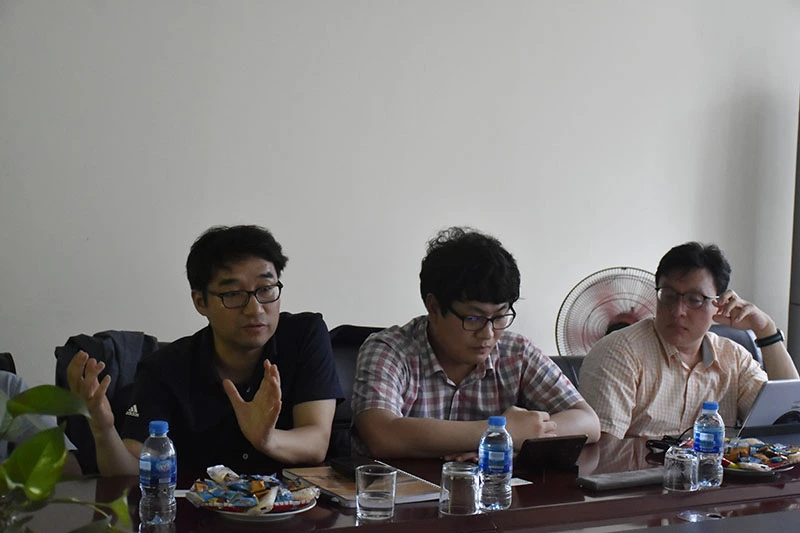 Các chuyên gia đến từ Cơ quan Hợp tác Quốc tế Hàn Quốc (KOICA) làm việc với đại diện Capital House tại dự án EcoHome 1.