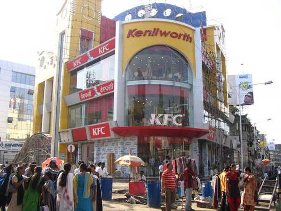 Cửa hàng đồ ăn nhanh KFC tại Ấn Độ bị cáo buộc bán thức ăn nhiễm khuẩn độc hại.