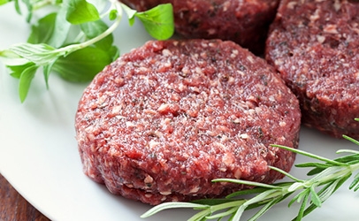 Mỹ đã tiến hành thu hồi khoảng 13,5 tấn thịt bò và thịt bò say do chúng có thể nhiễm khuẩn E. Coli. Ảnh: Food Safety News.