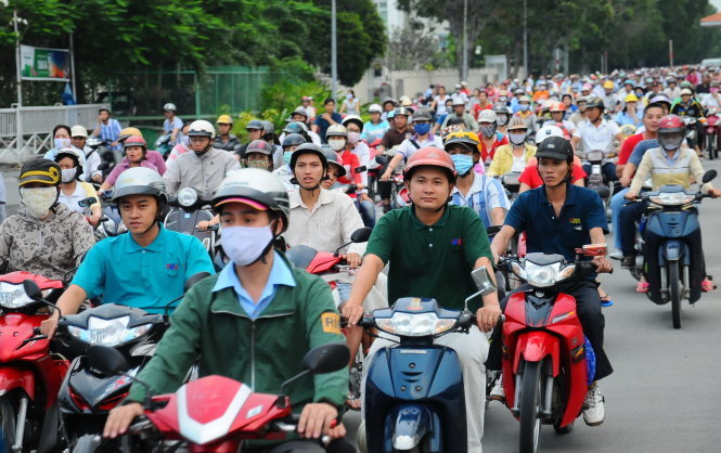 UBND Tp.Hà Nội cho biết, việc thu phí bảo trì đường bộ với xe máy năm 2013 của thành phố chỉ đạt 14% so với dự kiến (55 tỷ/378 tỷ đồng). Mức thu năm 2014 chỉ đạt 36 tỷ đồng, còn 6 tháng đầu năm 2015, Hà Nội mới thu được gần 3 tỷ đồng.