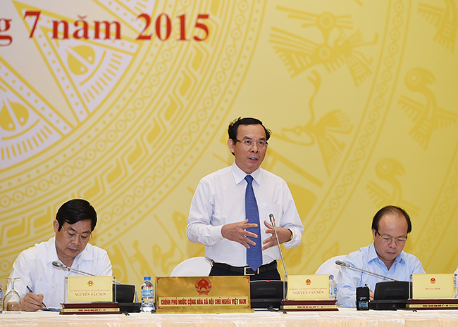 Bộ trưởng, Chủ nhiệm VPCP Nguyễn Văn Nên chủ trì phiên họp báo Chính phủ thường kỳ tháng 7/2015. 