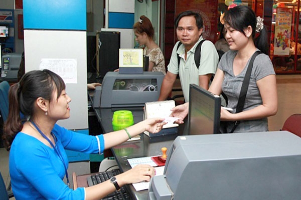 Hành khách có thể tự in thẻ cấp chỗ đi tàu.
