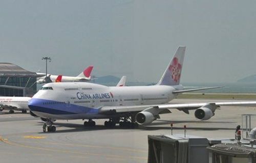  Hiện chưa xác định được mức độ thiệt hại sau sự cố được coi là đặc biệt nghiêm trọng đối với máy bay của hãng China Airlines (ảnh Báo Giao thông).