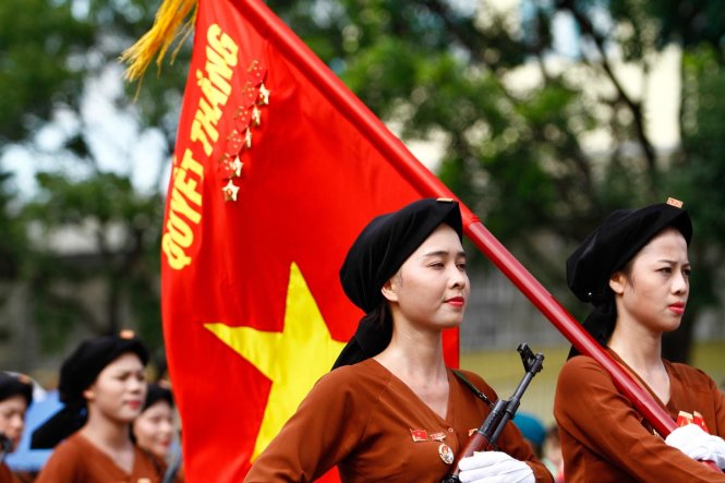 Nét tươi trẻ và đầy nét kiên cường của các nữ du kích  - Ảnh: Nam Trần
