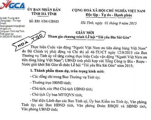 Ảnh giấy mời của Chánh văn phòng UBND tỉnh Hà Tĩnh dùng dấu hỏa tốc yêu cầu lãnh đạo tham dự lễ hội bia - VĐ chụp lại.