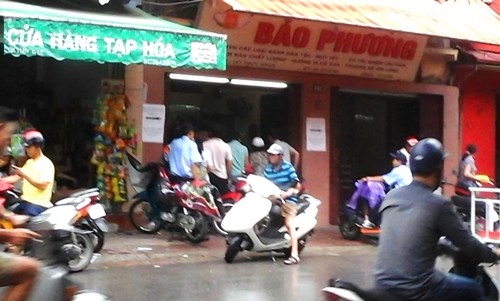 Cửa hàng Bánh Trung Thu Bảo Phương tấp nập khách mua hàng ...