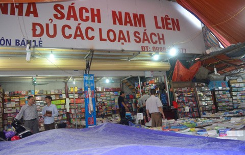 Nhà sách Nam Liên (đường Phạm Văn Đồng, Cầu Giấy) bị phạt 70 triệu đồng.