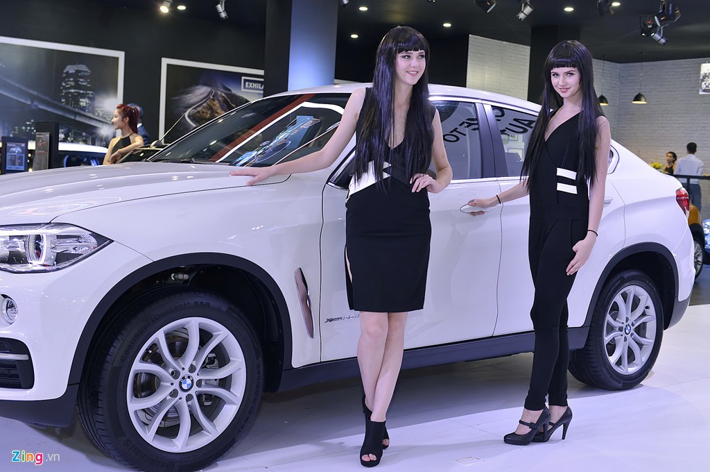 Cùng với MINI, BMW tạo sự khác biệt bằng dàn người mẫu quốc tế.
